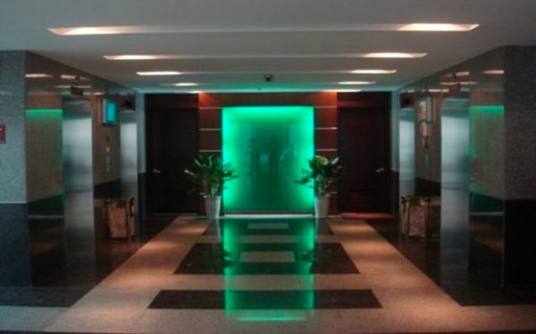 Hệ thống 04 thang máy sang trọng với tốc độ cao